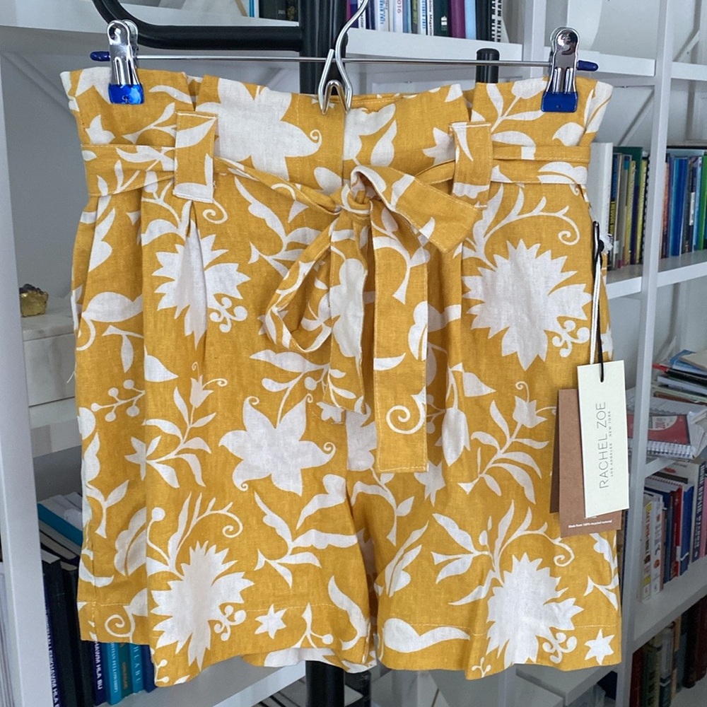 New Rachel Zoe short Size: US 2

Size: 2
